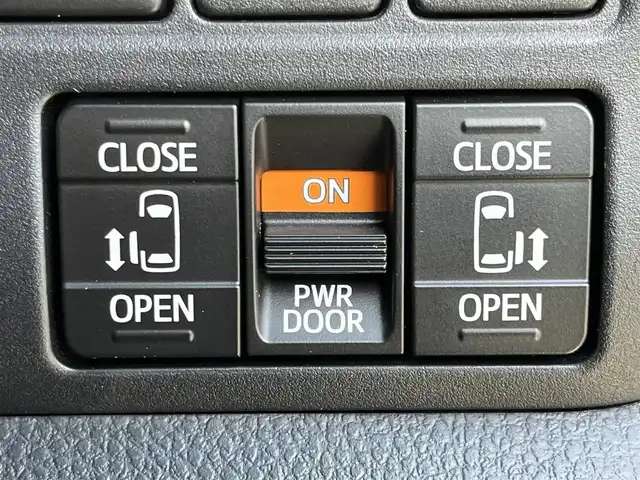 トヨタ ヴォクシー ZS 煌 奈良県 2018(平30)年 2.7万km ブラック 純正9インチナ/ビ（NSZT-Y68T）/（フルセグ/BT/CD/DVD)/純正12インチフリップダウンモニター（V12T-R68C）/クルーズコントロール/バックカメラ/プリクラッシュセーフティ/レーンキープアシスト/両側パワースライドドア/後席サンシェード/レザー調シートカバー/前方ドライブレコーダー/ETC/純正16インチAW