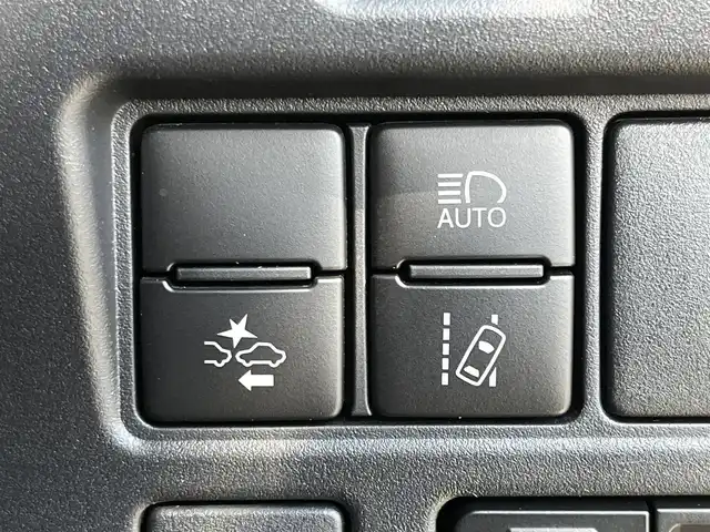 トヨタ ヴォクシー ZS 煌 奈良県 2018(平30)年 2.7万km ブラック 純正9インチナ/ビ（NSZT-Y68T）/（フルセグ/BT/CD/DVD)/純正12インチフリップダウンモニター（V12T-R68C）/クルーズコントロール/バックカメラ/プリクラッシュセーフティ/レーンキープアシスト/両側パワースライドドア/後席サンシェード/レザー調シートカバー/前方ドライブレコーダー/ETC/純正16インチAW