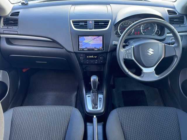 スズキ スイフト XL 道東・釧路十勝 2015(平27)年 3.3万km スノーホワイトパール ・４WD/・社外メモリナビ/（CD・DVD・BT・フルセグ・ラジオ）/・前席シートヒーター/・社外前後ドライブレコーダー/・スマートキー/・プッシュスタート/・ETC/・ドアバイザー/・フロアマット/・横滑り防止装置/・フォグライト/・純正アルミホイール