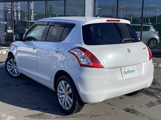 スズキ スイフト XL 道東・釧路十勝 2015(平27)年 3.3万km スノーホワイトパール ・４WD/・社外メモリナビ/（CD・DVD・BT・フルセグ・ラジオ）/・前席シートヒーター/・社外前後ドライブレコーダー/・スマートキー/・プッシュスタート/・ETC/・ドアバイザー/・フロアマット/・横滑り防止装置/・フォグライト/・純正アルミホイール