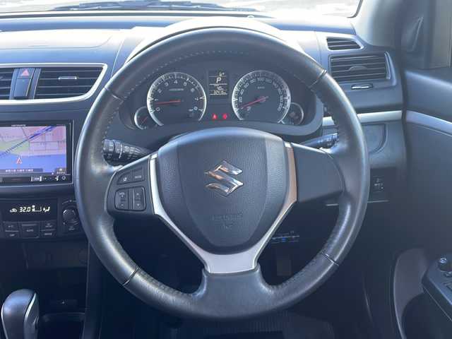 スズキ スイフト XL 道東・釧路十勝 2015(平27)年 3.3万km スノーホワイトパール ・４WD/・社外メモリナビ/（CD・DVD・BT・フルセグ・ラジオ）/・前席シートヒーター/・社外前後ドライブレコーダー/・スマートキー/・プッシュスタート/・ETC/・ドアバイザー/・フロアマット/・横滑り防止装置/・フォグライト/・純正アルミホイール