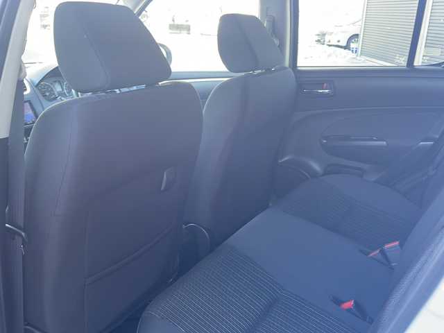 スズキ スイフト XL 道東・釧路十勝 2015(平27)年 3.3万km スノーホワイトパール ・４WD/・社外メモリナビ/（CD・DVD・BT・フルセグ・ラジオ）/・前席シートヒーター/・社外前後ドライブレコーダー/・スマートキー/・プッシュスタート/・ETC/・ドアバイザー/・フロアマット/・横滑り防止装置/・フォグライト/・純正アルミホイール