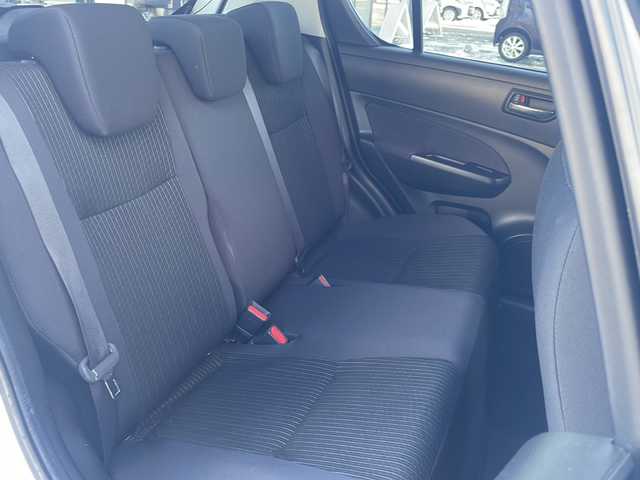 スズキ スイフト XL 道東・釧路十勝 2015(平27)年 3.3万km スノーホワイトパール ・４WD/・社外メモリナビ/（CD・DVD・BT・フルセグ・ラジオ）/・前席シートヒーター/・社外前後ドライブレコーダー/・スマートキー/・プッシュスタート/・ETC/・ドアバイザー/・フロアマット/・横滑り防止装置/・フォグライト/・純正アルミホイール