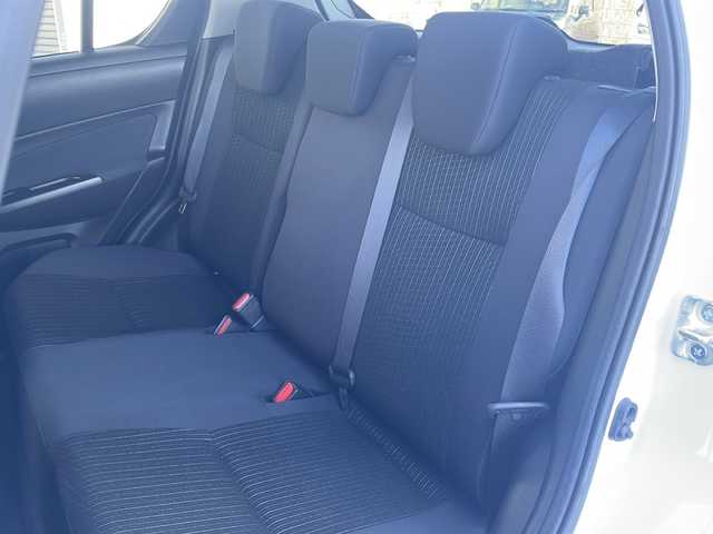 スズキ スイフト XL 道東・釧路十勝 2015(平27)年 3.3万km スノーホワイトパール ・４WD/・社外メモリナビ/（CD・DVD・BT・フルセグ・ラジオ）/・前席シートヒーター/・社外前後ドライブレコーダー/・スマートキー/・プッシュスタート/・ETC/・ドアバイザー/・フロアマット/・横滑り防止装置/・フォグライト/・純正アルミホイール