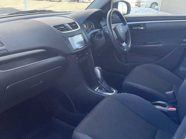 スズキ スイフト XL 道東・釧路十勝 2015(平27)年 3.3万km スノーホワイトパール ・４WD/・社外メモリナビ/（CD・DVD・BT・フルセグ・ラジオ）/・前席シートヒーター/・社外前後ドライブレコーダー/・スマートキー/・プッシュスタート/・ETC/・ドアバイザー/・フロアマット/・横滑り防止装置/・フォグライト/・純正アルミホイール