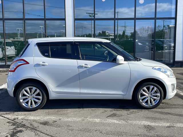 スズキ スイフト XL 道東・釧路十勝 2015(平27)年 3.3万km スノーホワイトパール ・４WD/・社外メモリナビ/（CD・DVD・BT・フルセグ・ラジオ）/・前席シートヒーター/・社外前後ドライブレコーダー/・スマートキー/・プッシュスタート/・ETC/・ドアバイザー/・フロアマット/・横滑り防止装置/・フォグライト/・純正アルミホイール