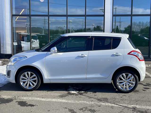 スズキ スイフト XL 道東・釧路十勝 2015(平27)年 3.3万km スノーホワイトパール ・４WD/・社外メモリナビ/（CD・DVD・BT・フルセグ・ラジオ）/・前席シートヒーター/・社外前後ドライブレコーダー/・スマートキー/・プッシュスタート/・ETC/・ドアバイザー/・フロアマット/・横滑り防止装置/・フォグライト/・純正アルミホイール