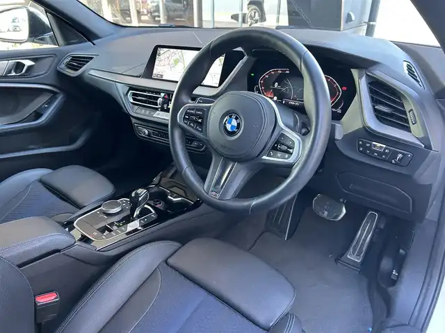 ＢＭＷ ＢＭＷ ２１８ｄ グランクーペ Mスポーツ EDジョイ+ 茨城県 2020(令2)年 4.8万km アルピンホワイトⅢ ナビゲーション・パッケージ/BMWライブコックピット/10.25インチ マルチディスプレイメーターパネル/10.25インチ ワイドコントロールディスプレイ/HDDナビゲーションシステム/Bluetooth　Applecarplay/ドライビングアシスト/アクティブクルーズコントロール/トラフィックサインアシスト/レーンディパーチャーウォーニング/レーンチェンジウォーニング/クロストラフィックウォーニング/前車接近警告機能/後車衝突警告機能/衝突回避被害軽減ブレーキ/ダイナミックスタビリティコントロール/ダイナミックトラクションコントロール/パーキングアシスト/パークディスタンスコントロール/パークディスタンスコントロール/パーキングアシスト/リヤビューカメラ/電動フロントシート　運転席メモリー機能付
