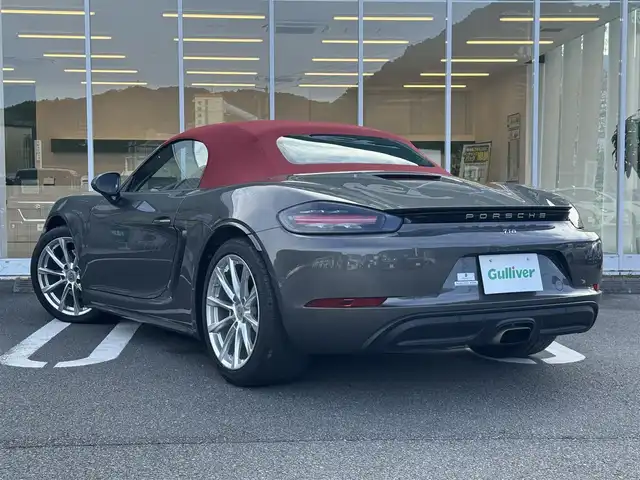 ポルシェ ７１８ボクスター 愛媛県 2016(平28)年 2.3万km アゲートグレーメタリック 左ハンドル/6速マニュアル/GTスポーツステアリングホイール/１９インチボクスターSアルミホイール/PASM/電動可倒式ドアミラー/ハーフレザー/シートヒーター/純正ナビ/Bluetooth　DVD　USB　SD/AppleCarPlay/LEDヘッドライト/空気圧センサー/ETC/有償外装色：アゲートグレーメタリック/保証書・取説/スペアキー