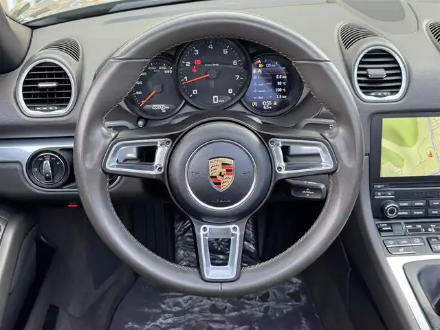 ポルシェ ７１８ボクスター 愛媛県 2016(平28)年 2.3万km アゲートグレーメタリック 左ハンドル/6速マニュアル/GTスポーツステアリングホイール/１９インチボクスターSアルミホイール/PASM/電動可倒式ドアミラー/ハーフレザー/シートヒーター/純正ナビ/Bluetooth　DVD　USB　SD/AppleCarPlay/LEDヘッドライト/空気圧センサー/ETC/有償外装色：アゲートグレーメタリック/保証書・取説/スペアキー