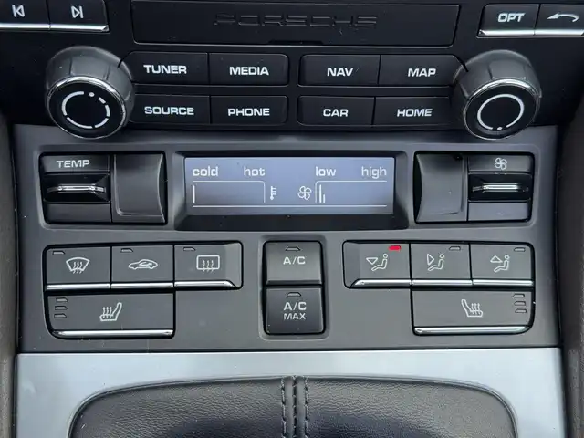 ポルシェ ７１８ボクスター 愛媛県 2016(平28)年 2.3万km アゲートグレーメタリック 左ハンドル/6速マニュアル/GTスポーツステアリングホイール/１９インチボクスターSアルミホイール/PASM/電動可倒式ドアミラー/ハーフレザー/シートヒーター/純正ナビ/Bluetooth　DVD　USB　SD/AppleCarPlay/LEDヘッドライト/空気圧センサー/ETC/有償外装色：アゲートグレーメタリック/保証書・取説/スペアキー