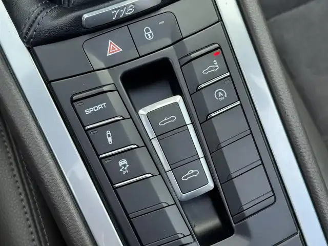 ポルシェ ７１８ボクスター 愛媛県 2016(平28)年 2.3万km アゲートグレーメタリック 左ハンドル/6速マニュアル/GTスポーツステアリングホイール/１９インチボクスターSアルミホイール/PASM/電動可倒式ドアミラー/ハーフレザー/シートヒーター/純正ナビ/Bluetooth　DVD　USB　SD/AppleCarPlay/LEDヘッドライト/空気圧センサー/ETC/有償外装色：アゲートグレーメタリック/保証書・取説/スペアキー