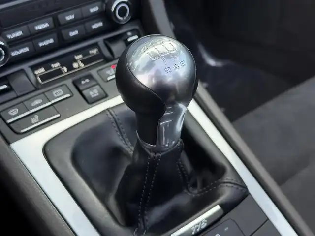 ポルシェ ７１８ボクスター 愛媛県 2016(平28)年 2.3万km アゲートグレーメタリック 左ハンドル/6速マニュアル/GTスポーツステアリングホイール/１９インチボクスターSアルミホイール/PASM/電動可倒式ドアミラー/ハーフレザー/シートヒーター/純正ナビ/Bluetooth　DVD　USB　SD/AppleCarPlay/LEDヘッドライト/空気圧センサー/ETC/有償外装色：アゲートグレーメタリック/保証書・取説/スペアキー