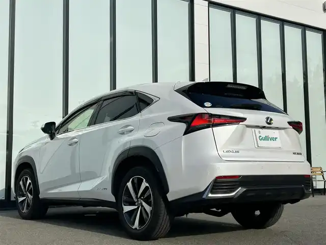 レクサス ＮＸ 300h バージョンL 大阪府 2019(平31)年 3.9万km ソニッククォーツ ワンオーナー　/純正  インチナビ　/   フルセグＴＶ/CD/DVD/Bluetooth/USB　/パノラミックビューモニター/パーキングアシスト　/コーナーセンサー/ブラインドスポットモニター/前席シートヒーター、シートベンチレーター/クルーズコントロール/レーンキープアシスト　/アイドリングストップ/電動リアゲート　/パワーシート　/ステアリングヒーター/オートマチックハイビーム　/前方ドライブレコーダー/純正18インチアルミホイール　/ＥＴＣ2.0　/ＬＥＤ/取扱説明書/保証書