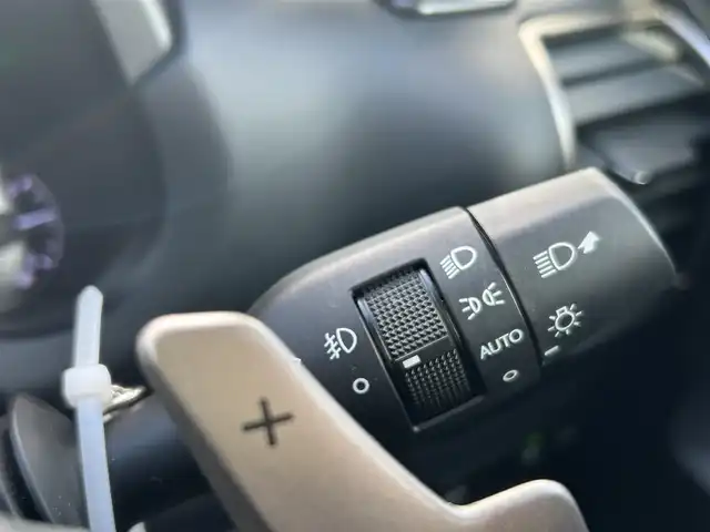 レクサス ＮＸ 300h バージョンL 大阪府 2019(平31)年 3.9万km ソニッククォーツ ワンオーナー　/純正  インチナビ　/   フルセグＴＶ/CD/DVD/Bluetooth/USB　/パノラミックビューモニター/パーキングアシスト　/コーナーセンサー/ブラインドスポットモニター/前席シートヒーター、シートベンチレーター/クルーズコントロール/レーンキープアシスト　/アイドリングストップ/電動リアゲート　/パワーシート　/ステアリングヒーター/オートマチックハイビーム　/前方ドライブレコーダー/純正18インチアルミホイール　/ＥＴＣ2.0　/ＬＥＤ/取扱説明書/保証書