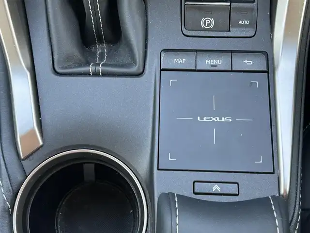 レクサス ＮＸ 300h バージョンL 大阪府 2019(平31)年 3.9万km ソニッククォーツ ワンオーナー　/純正  インチナビ　/   フルセグＴＶ/CD/DVD/Bluetooth/USB　/パノラミックビューモニター/パーキングアシスト　/コーナーセンサー/ブラインドスポットモニター/前席シートヒーター、シートベンチレーター/クルーズコントロール/レーンキープアシスト　/アイドリングストップ/電動リアゲート　/パワーシート　/ステアリングヒーター/オートマチックハイビーム　/前方ドライブレコーダー/純正18インチアルミホイール　/ＥＴＣ2.0　/ＬＥＤ/取扱説明書/保証書