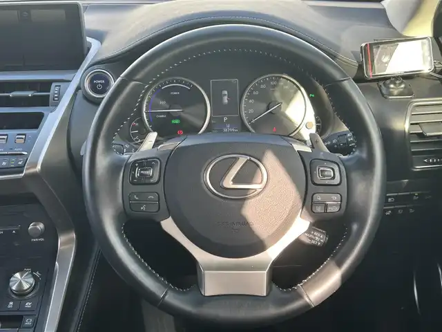 レクサス ＮＸ 300h バージョンL 大阪府 2019(平31)年 3.9万km ソニッククォーツ ワンオーナー　/純正  インチナビ　/   フルセグＴＶ/CD/DVD/Bluetooth/USB　/パノラミックビューモニター/パーキングアシスト　/コーナーセンサー/ブラインドスポットモニター/前席シートヒーター、シートベンチレーター/クルーズコントロール/レーンキープアシスト　/アイドリングストップ/電動リアゲート　/パワーシート　/ステアリングヒーター/オートマチックハイビーム　/前方ドライブレコーダー/純正18インチアルミホイール　/ＥＴＣ2.0　/ＬＥＤ/取扱説明書/保証書