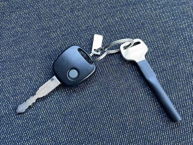 スズキ アルト A 兵庫県 2021(令3)年 0.3万km ダスクブルーメタリック 保証書・取説・有/車線逸脱防止支援システム/衝突被害軽減ブレーキ/コーナーセンサー/アイドリングストップ/オートハイビーム/リモコンキー×1/スペアキー×1/純正フロアマット