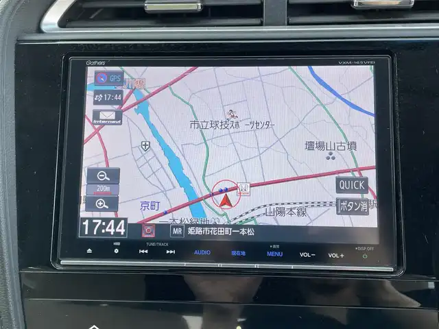 ホンダ シャトル ハイブリッド X スタイルエディション 兵庫県 2016(平28)年 10.1万km ホワイトオーキッドパール (株)IDOMが運営する【じしゃロン姫路店】の自社ローン専用車両になります。こちらは現金またはオートローンご利用時の価格です。自社ローンご希望の方は別途その旨お申付け下さい/純正８型ナビ　/純正ドライブレコーダー　/ステアリングスイッチ　/パドルシフト　/純正ビルトインＥＴＣ　/クルーズコントロール　/オートライト　/ＬＥＤヘッドライト　/フォグライト　/電動格納ミラー　/衝突軽減ブレーキ