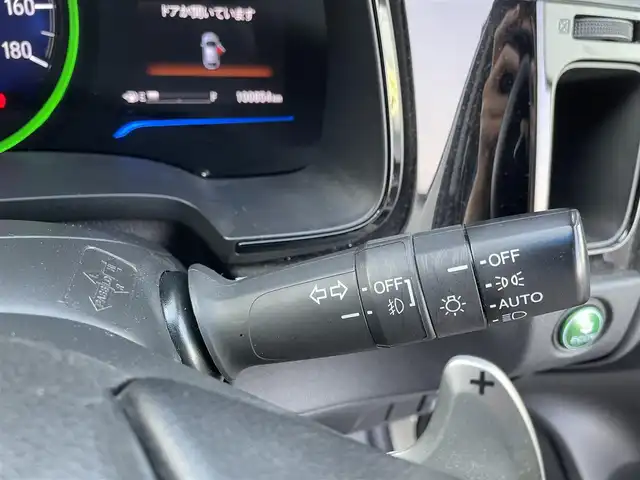 ホンダ シャトル ハイブリッド X スタイルエディション 兵庫県 2016(平28)年 10.1万km ホワイトオーキッドパール (株)IDOMが運営する【じしゃロン姫路店】の自社ローン専用車両になります。こちらは現金またはオートローンご利用時の価格です。自社ローンご希望の方は別途その旨お申付け下さい/純正８型ナビ　/純正ドライブレコーダー　/ステアリングスイッチ　/パドルシフト　/純正ビルトインＥＴＣ　/クルーズコントロール　/オートライト　/ＬＥＤヘッドライト　/フォグライト　/電動格納ミラー　/衝突軽減ブレーキ
