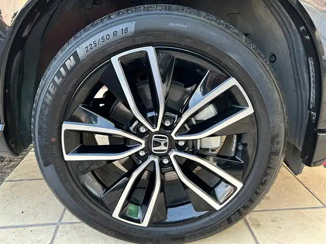 ホンダ ヴェゼル ハイブリッド e:HEV Z 福井県 2021(令3)年 3.9万km プレミアムクリスタルレッドM HondaCONNECTディスプレイ/-ナビ/-フルセグTV/-Bluetooth/バックカメラ/ホンダセンシング/アダプティブ・クルーズ・コントロール（ACC）/-渋滞追従機能/車線維持支援システム（LKAS）/-作動車速：約65km/hから100km/h間/-ステアリング制御/衝突軽減ブレーキ（CMBS）/-歩行者検知機能/-作動車速：約80km/h未満時/-対向車車速：約30km/hから80km/h時/誤発進抑制機能（前後）/-前：ミリ波レーダー検知：作動車速10km/h未満/-後：ソナー検知：作動車速10km/h未満/歩行者事故低減ステアリング/-作動車速10km/hから40km/h間/路外逸脱抑制機能/-作動車速：約60km/hから100km/h間/先行車発進お知らせ機能/標識認識機能/オートハイビーム/フロント＆バックソナー/ブラインドスポットモニター/純正前後ドライブレコーダー/プッシュスタート/スマートキー/ビルトインETC2.0/ハーフレザーシート/前席シートヒーター/ハンズフリーパワーバックドア/パドルシフト/革巻きステアリング/ステアリングスイッチ/パドルシフト/LEDヘッドライト/オートライト/フォグランプ