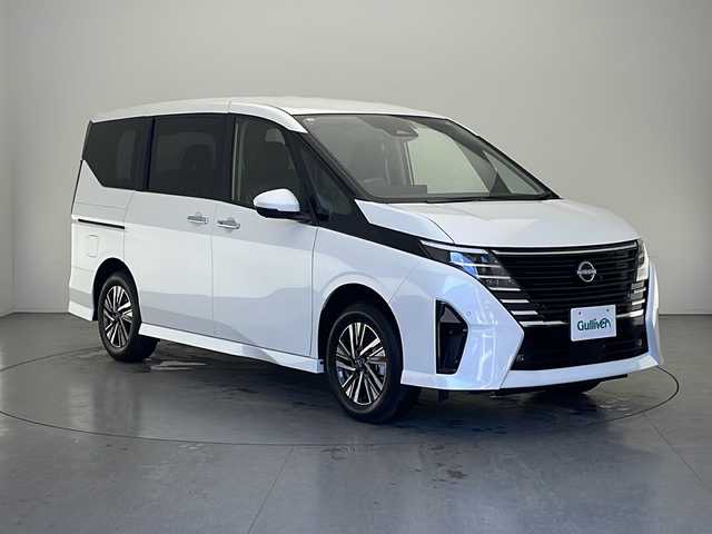 日産 セレナ e－4ORCE ハイウェイスターV 長野県 2025(令7)年 0.1万km未満 プリズムホワイト 4WD/届出済未使用車/純正メモリナビ&フルセグTV&USB&BT/プロパイロット/アダプティブクルーズコントロール/レーンキープアシスト/車線逸脱警報/エマージェンシーブレーキ/後側方車両検知/ブラインドスポットモニター/踏み間違い防止/移動物検知警/コーナーセンサー/標識検知/先行車発進告知/デジタルインナーミラー/両側パワースライドドア/ハンズフリーオートスライドドア/前席シートヒーター/2列目シートヒーター/ウォークスルー/2列目サンシェード/全方位カメラ/ビルトインETC2.0/LEDヘッドライト/オートライト/フロントフォグランプ/電動格納ミラー/ウィンカーミラー/電動ホールド/オートホールド/純正16インチAW装着/プッシュスタート/スマートキー/スペアキー1本