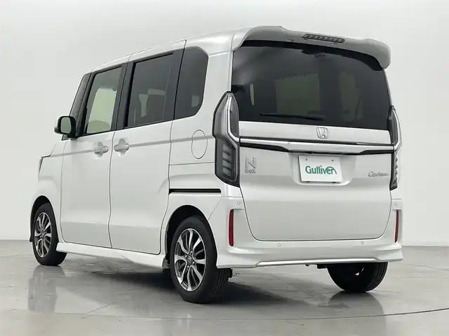 ホンダ Ｎ ＢＯＸ カスタム L 熊本県 2023(令5)年 3万km プラチナホワイトパール 禁煙車/前方のみドライブレコーダー　/バックカメラ　/社外ナビMDV-D309BT（CD・DVD・ＢＴ・ワンセグ・ＡＵＸ・ｉｐｏｄ）/USB入力端子/ＥＴＣ/片側パワースライドドア　/ホンダセンシング/・衝突軽減ブレーキ/・誤発進抑制機能/・歩行者事故低減ステアリング/・路外逸脱抑制機能/・渋滞追従機能付アダプティブクルーズコントロール/・車線維持支援システム/・先行車発進お知らせ機能/・標識認識機能/・後方誤発進抑制機能　/横滑り防止/アイドリングストップ/後ろのみコーナーセンサー/運転席・助手席シートヒーター/ハーフレザーシート/純正フロアマット/純正１４インチAW/オートライト　/ＬＥＤヘッドライト　/スマートキー　/スペアキー１本/保証書/取扱説明書