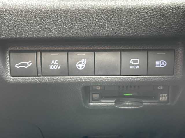 トヨタ ＲＡＶ４ ＰＨＶ ブラックトーン 静岡県 2021(令3)年 3.1万km アティチュードブラックマイカ/シルバーメタリック 2トーン ●ワンオーナー/●純正9インチディスプレイオーディオ(ナビ機能付き)/(フルセグ/Bluetooth)/●ブラックレザーシート/●全席シートヒーター/●全方位カメラ/●レーダークルーズコントロール/●ブラインドスポットモニター/●衝突被害軽減システム/●レーンキープアシスト/●前後コーナーセンサー/●電動パーキングブレーキ/●オートブレーキホールド/●LEDライト/●オートライト/●オートマチックハイビーム/●革巻きステアリング/●ステアリングスイッチ/●ステアリングヒーター/●ETC/●前方ドライブレコーダー/●デジタルルームミラー/●電動リアゲート/●置くだけ充電/●100V充電/●純正19インチアルミホイール/●W＋サイドSRS＆ABS/●保証書/●取扱説明書