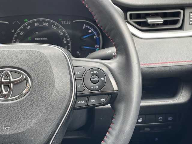 トヨタ ＲＡＶ４ ＰＨＶ ブラックトーン 静岡県 2021(令3)年 3.1万km アティチュードブラックマイカ/シルバーメタリック 2トーン ●ワンオーナー/●純正9インチディスプレイオーディオ(ナビ機能付き)/(フルセグ/Bluetooth)/●ブラックレザーシート/●全席シートヒーター/●全方位カメラ/●レーダークルーズコントロール/●ブラインドスポットモニター/●衝突被害軽減システム/●レーンキープアシスト/●前後コーナーセンサー/●電動パーキングブレーキ/●オートブレーキホールド/●LEDライト/●オートライト/●オートマチックハイビーム/●革巻きステアリング/●ステアリングスイッチ/●ステアリングヒーター/●ETC/●前方ドライブレコーダー/●デジタルルームミラー/●電動リアゲート/●置くだけ充電/●100V充電/●純正19インチアルミホイール/●W＋サイドSRS＆ABS/●保証書/●取扱説明書