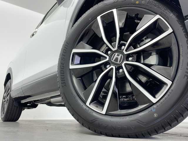 ホンダ ヴェゼル ハイブリッド e:HEV Z 岐阜県 2025(令7)年 0.1万km未満 プラチナホワイトパール Honda CONNECT 9インチディスプレーオーディオ/・ETC2.0車載器+ワイヤレス置くだけ充電器 (220000円)　/・Apple CarPlay/・Android Auto/・Bluetooth/・AM/FM/・USB/・車内WI-FI/フロントグリル　ベルリナブラック (41250円)/革巻きステアリング/・ハンドルヒーター/・ステアリングリモコン/・パドルシフト/スペアキー有/追従型クルーズコントロール/レーンキープアシスト/前後クリアランスソナー/電動パワーバックドア/ハーフレザーシート/・シートヒーター(D席/N席)/衝突軽減ブレーキ/・オートブレーキホールド/LEDヘッドライト/・オートライト/ダウンヒルアシストコントロール