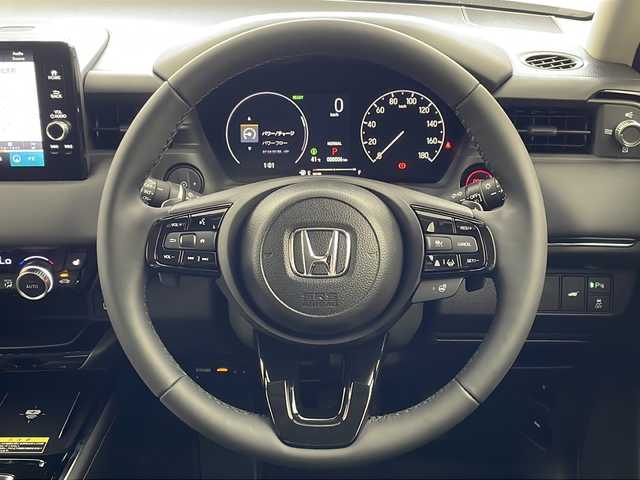 ホンダ ヴェゼル ハイブリッド e:HEV Z 岐阜県 2025(令7)年 0.1千km プラチナホワイトパール Honda CONNECT 9インチディスプレーオーディオ/・ETC2.0車載器+ワイヤレス置くだけ充電器 (220000円)　/・Apple CarPlay/・Android Auto/・Bluetooth/・AM/FM/・USB/・車内WI-FI/フロントグリル　ベルリナブラック (41250円)/革巻きステアリング/・ハンドルヒーター/・ステアリングリモコン/・パドルシフト/スペアキー有/追従型クルーズコントロール/レーンキープアシスト/前後クリアランスソナー/電動パワーバックドア/ハーフレザーシート/・シートヒーター(D席/N席)/衝突軽減ブレーキ/・オートブレーキホールド/LEDヘッドライト/・オートライト/ダウンヒルアシストコントロール