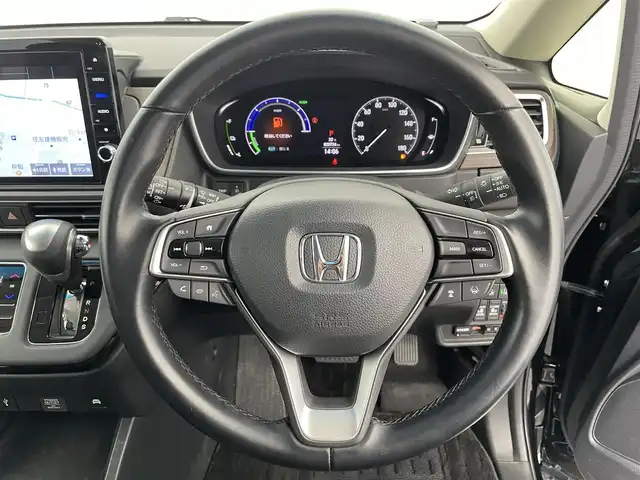 ホンダ オデッセイ ハイブリッド e:HEVアブソルート EX 富山県 2021(令3)年 2.9万km プレミアムスパークルブラックパール 純正11インチナビ/FM/AM/CD/DVD/BT/フルセグTV/後席モニター/全方位カメラ/ACC/パーキングアシスト/ビルトインETC2.0/前後ドライブレコーダー/パワーバックドア/両側パワースライドドア/ハーフレザーシート/パワーシート（D+N席）/シートヒーター（D+N席）/スマートキー/路外逸脱警報機能/衝突被害軽減システム/横滑り防止装置/BSM/コーナーセンサー/電動パーキング/オートブレーキホールド/純正フロアマット/純正18インチAW