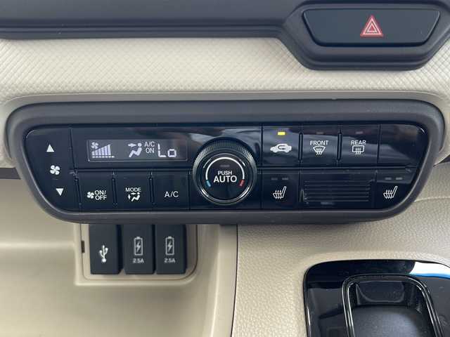 ホンダ Ｎ ＢＯＸ 沖縄県 2020(令2)年 6万km 青 プッシュスタート/禁煙車/Ｂｌｕｅｔｏｏｔｈ機能/衝突軽減システム/スマートキー/バックカメラ/純正ナビ/フルセグＴＶ/純正フロアマット/ＥＴＣ　/横滑り防止装置/片側パワースライドドア/レーンアシスト