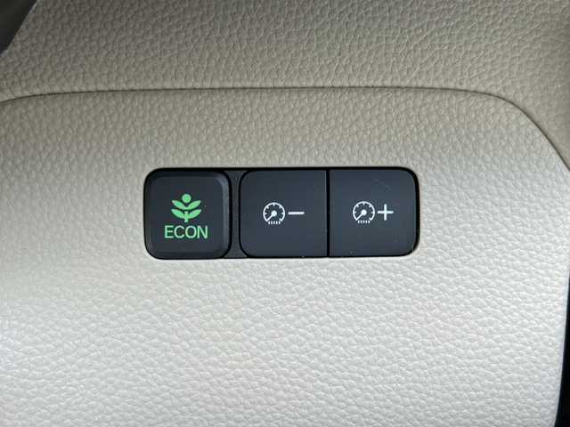 ホンダ Ｎ ＢＯＸ 沖縄県 2020(令2)年 6万km 青 プッシュスタート/禁煙車/Ｂｌｕｅｔｏｏｔｈ機能/衝突軽減システム/スマートキー/バックカメラ/純正ナビ/フルセグＴＶ/純正フロアマット/ＥＴＣ　/横滑り防止装置/片側パワースライドドア/レーンアシスト