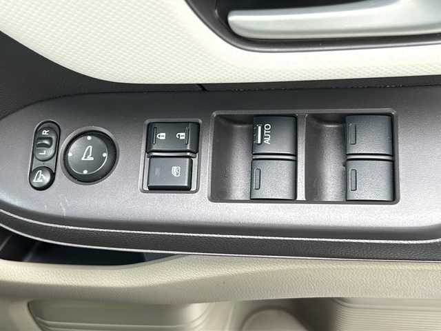 ホンダ Ｎ ＢＯＸ 沖縄県 2020(令2)年 6万km 青 プッシュスタート/禁煙車/Ｂｌｕｅｔｏｏｔｈ機能/衝突軽減システム/スマートキー/バックカメラ/純正ナビ/フルセグＴＶ/純正フロアマット/ＥＴＣ　/横滑り防止装置/片側パワースライドドア/レーンアシスト