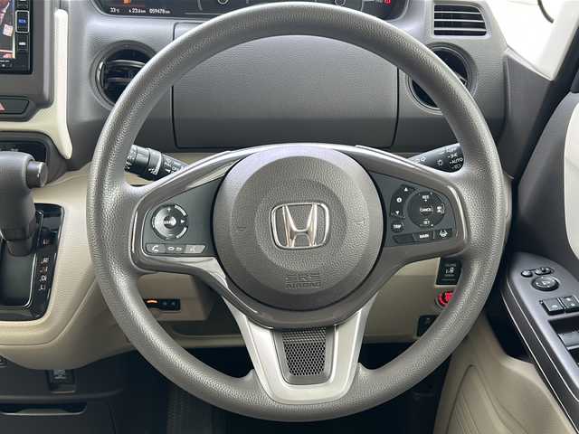 ホンダ Ｎ ＢＯＸ 沖縄県 2020(令2)年 6万km 青 プッシュスタート/禁煙車/Ｂｌｕｅｔｏｏｔｈ機能/衝突軽減システム/スマートキー/バックカメラ/純正ナビ/フルセグＴＶ/純正フロアマット/ＥＴＣ　/横滑り防止装置/片側パワースライドドア/レーンアシスト