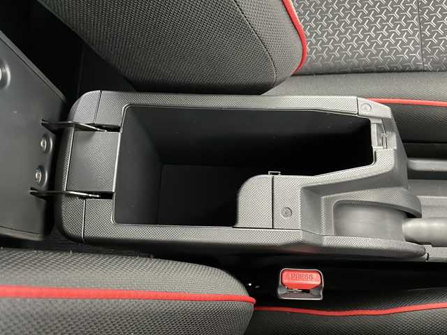 トヨタ ライズ Z 道央・札幌 2021(令3)年 5.5万km ブラックマイカメタリック ・4WD  / スマートアシスト/寒冷地仕様/・衝突回避支援ブレーキ機能（対車両・対歩行者［昼夜］）/・衝突警報機能（対車両・対歩行者［昼夜］）/・車線逸脱警報機能/車線逸脱抑制制御機能/・ふらつき警報/路側逸脱警報/・ブレーキ制御付誤発進抑制機能（前方・後方）/・アダプティブクルーズコントロール/・エクリプスナビ/・フルセグTV/USB/Bluetooth/・コーナーセンサー/・アイドリングストップ/・フロントワイパーデアイサー/・リアフォグランプ/・前席シートヒーター/・ステアリングスイッチ/・LEDヘッドライト/オートライト/・オートハイビーム/・フロントフォグランプ/・プッシュスタート/スマートキー