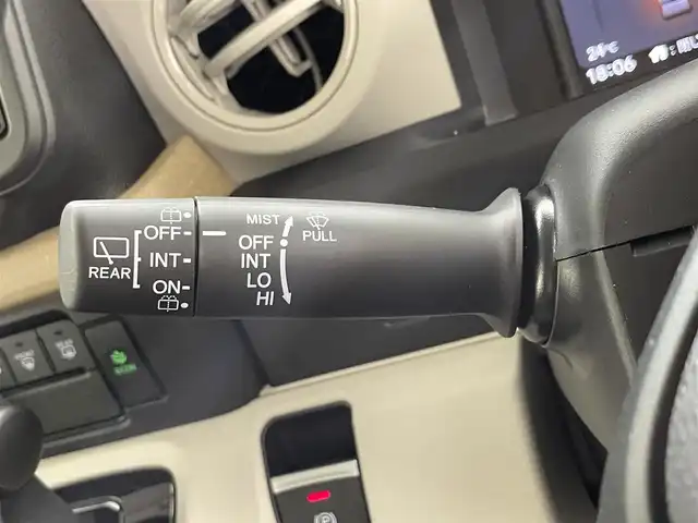 ホンダ Ｎ ＢＯＸ 滋賀県 2024(令6)年 0.4万km パール 禁煙車/純正8インチナビ【Bluetooth/フルセグ】/バックカメラ/片側パワースライドドア/LEDヘッドライト/オートライト/レーダークルーズコントロール/ETC/プッシュスタート/スマートキー/スペアキー