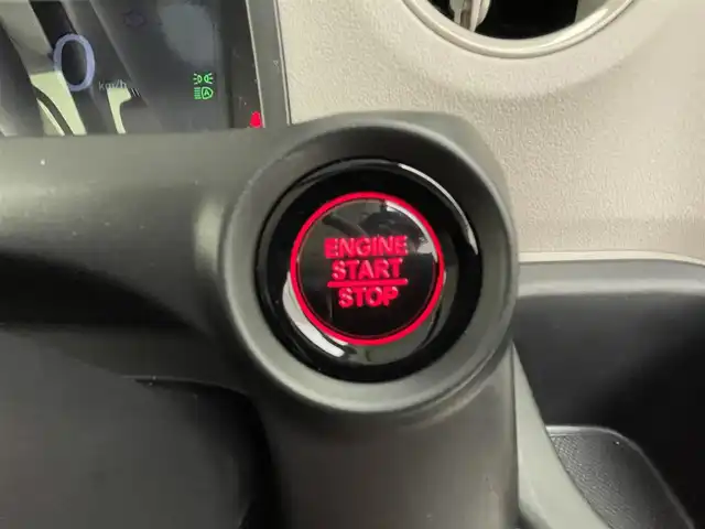 ホンダ Ｎ ＢＯＸ 滋賀県 2024(令6)年 0.4万km パール 禁煙車/純正8インチナビ【Bluetooth/フルセグ】/バックカメラ/片側パワースライドドア/LEDヘッドライト/オートライト/レーダークルーズコントロール/ETC/プッシュスタート/スマートキー/スペアキー