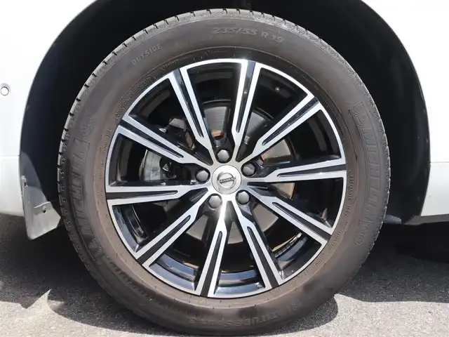 ボルボ ＸＣ６０ D4 AWD インスクリプション 長野県 2018(平30)年 6.4万km クリスタルホワイトP 黒革シート　/純正ナビＴＶ　/３６０°/ＣａｒＰｌａｙ　/ヘッドアップＤ　/ｈａｒｍａｎ／ｋａｒｄｏｎ　/ＡＣＣ　/衝突軽減B /LKA /BLIS /パーイングアシスト /パワーシート/全席ヒーター/ベンチレーション