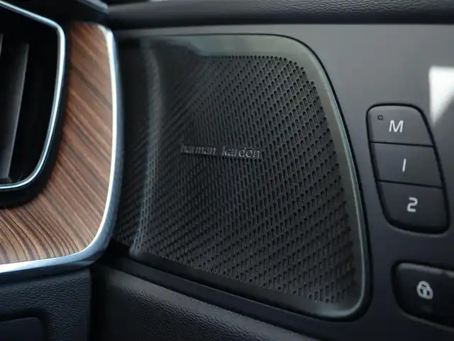 ボルボ ＸＣ６０ D4 AWD インスクリプション 長野県 2018(平30)年 6.4万km クリスタルホワイトP 黒革シート　/純正ナビＴＶ　/３６０°/ＣａｒＰｌａｙ　/ヘッドアップＤ　/ｈａｒｍａｎ／ｋａｒｄｏｎ　/ＡＣＣ　/衝突軽減B /LKA /BLIS /パーイングアシスト /パワーシート/全席ヒーター/ベンチレーション