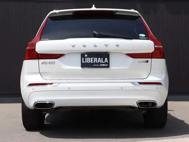 ボルボ ＸＣ６０ D4 AWD インスクリプション 長野県 2018(平30)年 6.4万km クリスタルホワイトP 黒革シート　/純正ナビＴＶ　/３６０°/ＣａｒＰｌａｙ　/ヘッドアップＤ　/ｈａｒｍａｎ／ｋａｒｄｏｎ　/ＡＣＣ　/衝突軽減B /LKA /BLIS /パーイングアシスト /パワーシート/全席ヒーター/ベンチレーション