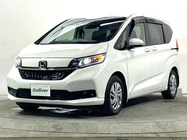 ホンダ フリード G 大阪府 2024(令6)年 0.7万km プラチナホワイトパール 純正9incナビ(フルセグ/DVD再生/Bluetooth) バックカメラ ETC 両側パワースライドドア 衝突軽減 レーダークルコン レーンアシスト シートヒーター 前後ドラレコ HDMI