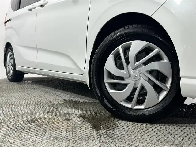 ホンダ フリード G 大阪府 2024(令6)年 0.7万km プラチナホワイトパール 純正9incナビ(フルセグ/DVD再生/Bluetooth) バックカメラ ETC 両側パワースライドドア 衝突軽減 レーダークルコン レーンアシスト シートヒーター 前後ドラレコ HDMI