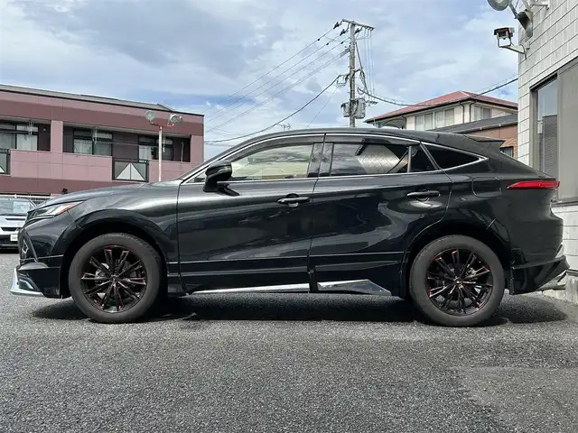 トヨタ ハリアー Z レザーパッケージ 福岡県 2021(令3)年 3.2万km プレシャスブラックパール MODELLISTAエアロ（フロント/サイド/リア）/JBLプレミアムサウンド/12.3インチ純正ディスプレイオーディオ/　（AM/FM/Bluetooth/Miracast/フルセグTV/ナビキット）/バックカメラ/全方位カメラ/トヨタセーフティーセンス/・プリクラッシュセーフティ/・オートマチックハイビーム/・ロードサインアシスト/・レーダークルーズコントロール/・先行車発進告知機能/オートライト/コーナーセンサー/クリアランスソナー/ブラインドスポッドモニター/リヤクロストラフィックアラート/横滑り防止装置/レオニス・19インチAW/黒色レザーシート/パワーシート（D/N）/シートヒーター/ベンチレーター（D/N）/ポジションメモリ（D席）/ヘッドアップディスプレイ/ステアリングヒーター/パワーバックドア/ビルトインETC2.0/録画機能付きデジタルインナーミラー/YUPITERU・前後360度ドライブレコーダー【ZQ-30R】/純正フロアマット/ドアバイザー/ISOFIX/USB端子×4/盗難防止装置/プッシュスタート/スペアキー×1/保証書/取扱説明書/ナビ取扱説明書