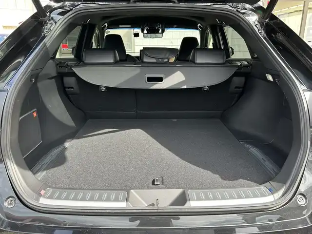 トヨタ ハリアー Z レザーパッケージ 福岡県 2021(令3)年 3.2万km プレシャスブラックパール MODELLISTAエアロ（フロント/サイド/リア）/JBLプレミアムサウンド/12.3インチ純正ディスプレイオーディオ/　（AM/FM/Bluetooth/Miracast/フルセグTV/ナビキット）/バックカメラ/全方位カメラ/トヨタセーフティーセンス/・プリクラッシュセーフティ/・オートマチックハイビーム/・ロードサインアシスト/・レーダークルーズコントロール/・先行車発進告知機能/オートライト/コーナーセンサー/クリアランスソナー/ブラインドスポッドモニター/リヤクロストラフィックアラート/横滑り防止装置/レオニス・19インチAW/黒色レザーシート/パワーシート（D/N）/シートヒーター/ベンチレーター（D/N）/ポジションメモリ（D席）/ヘッドアップディスプレイ/ステアリングヒーター/パワーバックドア/ビルトインETC2.0/録画機能付きデジタルインナーミラー/YUPITERU・前後360度ドライブレコーダー【ZQ-30R】/純正フロアマット/ドアバイザー/ISOFIX/USB端子×4/盗難防止装置/プッシュスタート/スペアキー×1/保証書/取扱説明書/ナビ取扱説明書