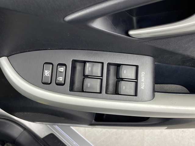 トヨタ プリウス ＰＨＶ S 鹿児島県 2012(平24)年 8.6万km シルバーM プラグインハイブリッド　/純正メモリナビ　/（ワンセグ/Ｂｌｕｅｔｏｏｔｈ/CD)　/前後ドライブレコーダー　/純正フロアマット　/バックカメラ　/ＥＴＣ　/前席シートヒーター　/ＡＡＣ　/充電ケーブル車載　/オートライト