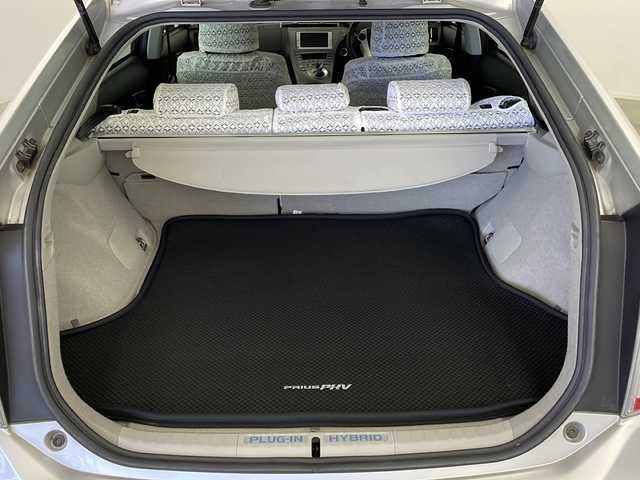 トヨタ プリウス ＰＨＶ S 鹿児島県 2012(平24)年 8.6万km シルバーM プラグインハイブリッド　/純正メモリナビ　/（ワンセグ/Ｂｌｕｅｔｏｏｔｈ/CD)　/前後ドライブレコーダー　/純正フロアマット　/バックカメラ　/ＥＴＣ　/前席シートヒーター　/ＡＡＣ　/充電ケーブル車載　/オートライト