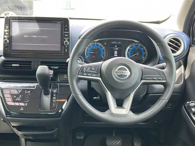 日産 デイズ ハイウェイスターX 茨城県 2019(令1)年 6.5万km チタニウムグレーメタリック ワンオーナー/純正9インチナビ/AM/FM/CD/DVD/AUX/Bluetooth/フルセグTV/バックカメラ/全方位カメラ/ドライブレコーダー前後/アラウンドビューモニター/エマージェンシーブレーキ/横滑り防止装置/コーナーセンサー前後/オートライト/純正LEDヘッドライト/純正14インチアルミホイール/保証書/取扱説明書