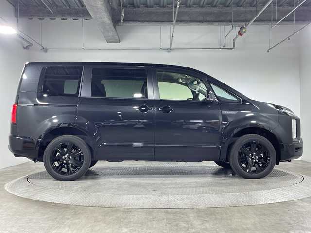 三菱 デリカＤ：５ シャモニー 神奈川県 2025(令7)年 0.1千km 黒Ⅱ 登録済未使用車/４WD/ディーゼルターボ/社外11型メモリーナビゲーション【EX11NX】/社外12.8型フリップダウンモニター/フルセグ　CD DVD　USB　HDMI　Bluetooth　SD　/マルチアラウンドビューモニター【自動防眩ミラー】/社外バックカメラ/両側電動スライドドア/パワーバックドア/e-アシスト/衝突被害軽減ブレーキアシスト/車線逸脱警報システム/レーダークルーズコントロール/オートマチックハイビーム/誤発進抑制機能/後側方車両検知警報システム/後退時車両検知警報所ステム/レーダークルーズコントロール/オートストップ＆ゴー/革巻きステアリング/パドルシフト/ステアリングヒーター/ブラックスエード/合皮コンビシート/運転席パワーシート/前席シートヒーター/アルミペダル/電動パーキングブレーキ/オートブレーキホールド/プッシュスタート/スマートキー/LEDヘッドライト/オートライト/LEDフロントフォグランプ/純正18インチアルミホイール/純正リアスポイラー